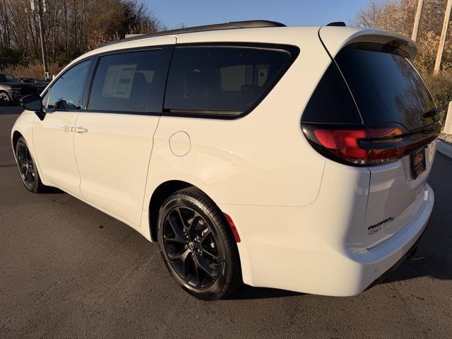 new 2026 Chrysler Pacifica car, priced at $51,322