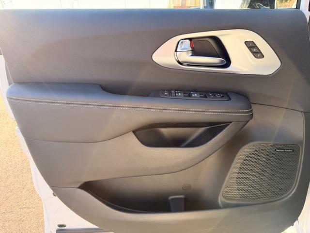 new 2026 Chrysler Pacifica car, priced at $51,322