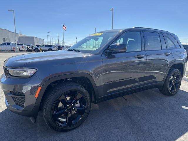 new 2025 Jeep Grand Cherokee car, priced at $44,125