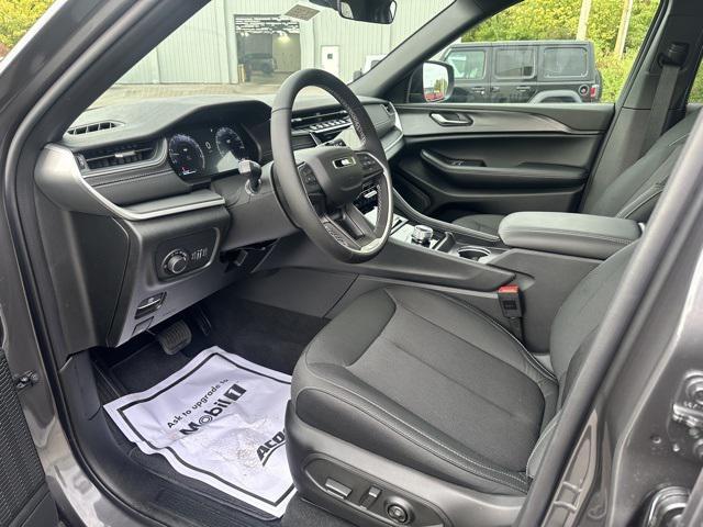 new 2025 Jeep Grand Cherokee car, priced at $38,937
