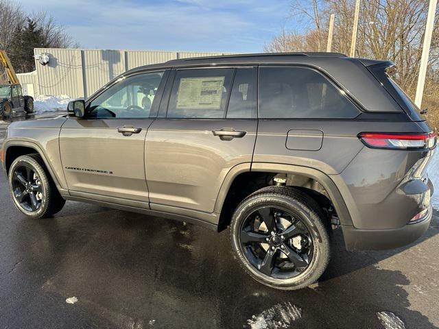 new 2025 Jeep Grand Cherokee car, priced at $45,997