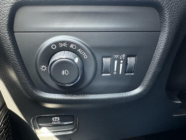 new 2025 Jeep Grand Cherokee car, priced at $39,912