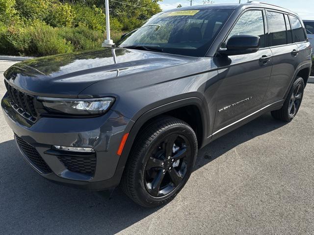 new 2025 Jeep Grand Cherokee car, priced at $39,912