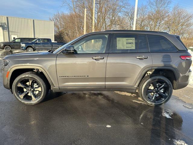 new 2025 Jeep Grand Cherokee car, priced at $45,997