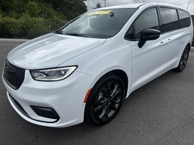 new 2026 Chrysler Pacifica car, priced at $48,429