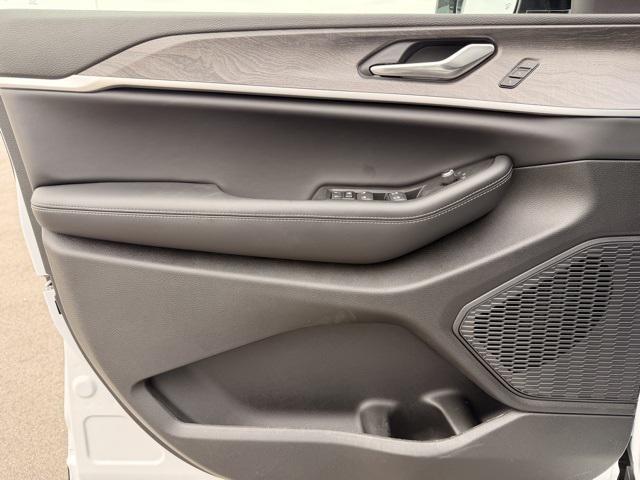 new 2025 Jeep Grand Cherokee car, priced at $44,811