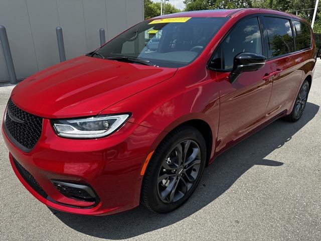 new 2026 Chrysler Pacifica car, priced at $44,179