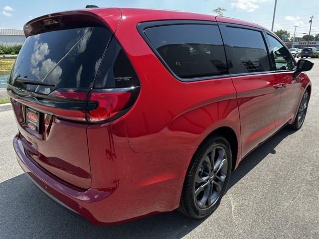 new 2026 Chrysler Pacifica car, priced at $44,179