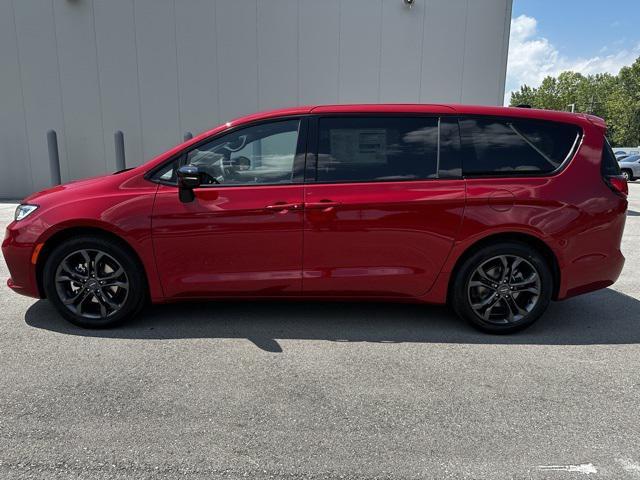 new 2026 Chrysler Pacifica car, priced at $44,179