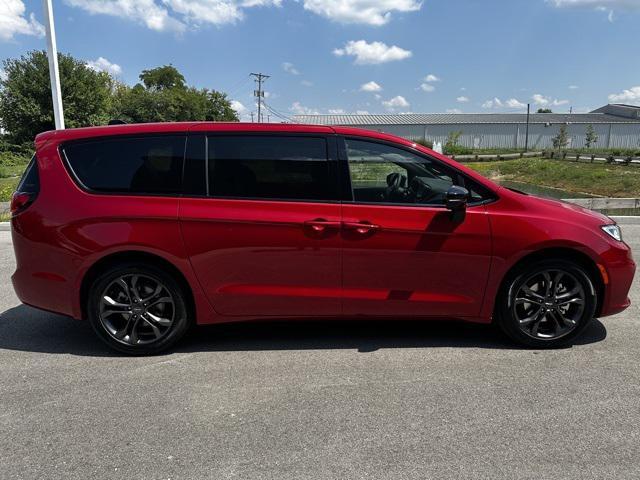 new 2026 Chrysler Pacifica car, priced at $44,179