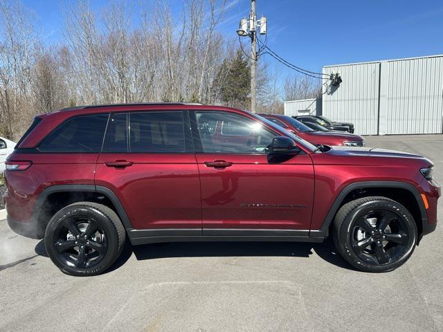 new 2025 Jeep Grand Cherokee car, priced at $43,575