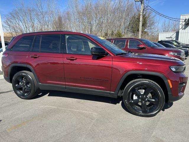 new 2025 Jeep Grand Cherokee car, priced at $43,575