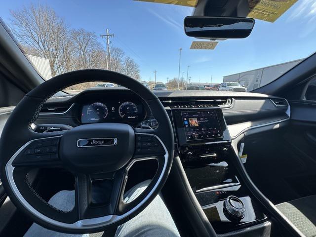 new 2025 Jeep Grand Cherokee car, priced at $43,575