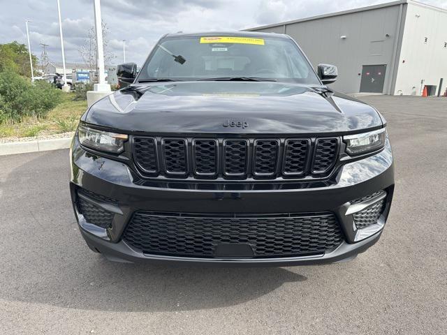 new 2025 Jeep Grand Cherokee car, priced at $44,876