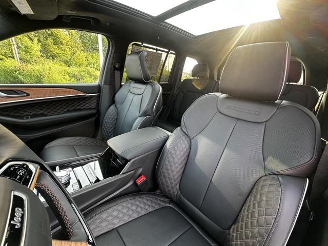 new 2025 Jeep Grand Cherokee car, priced at $63,406