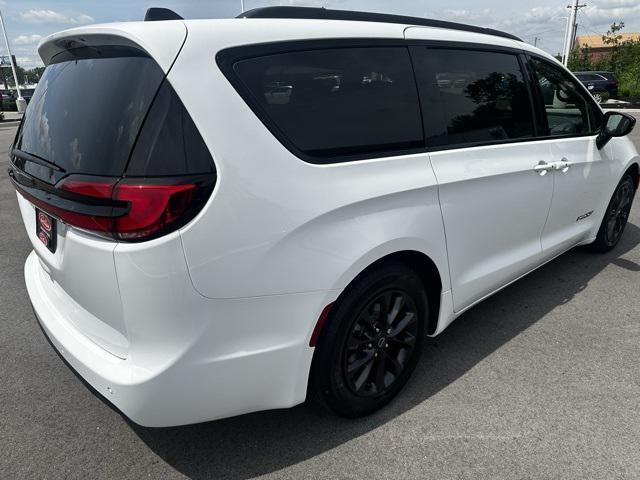 new 2025 Chrysler Pacifica car, priced at $46,565