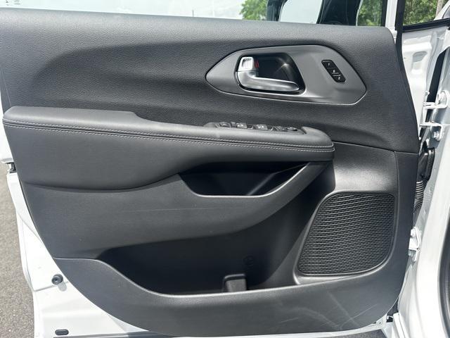 new 2025 Chrysler Pacifica car, priced at $46,565