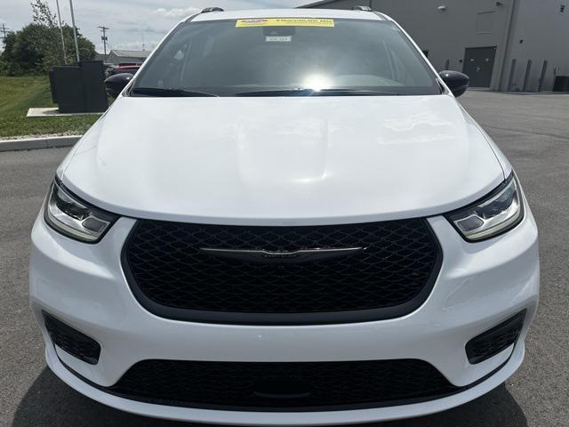 new 2025 Chrysler Pacifica car, priced at $46,565