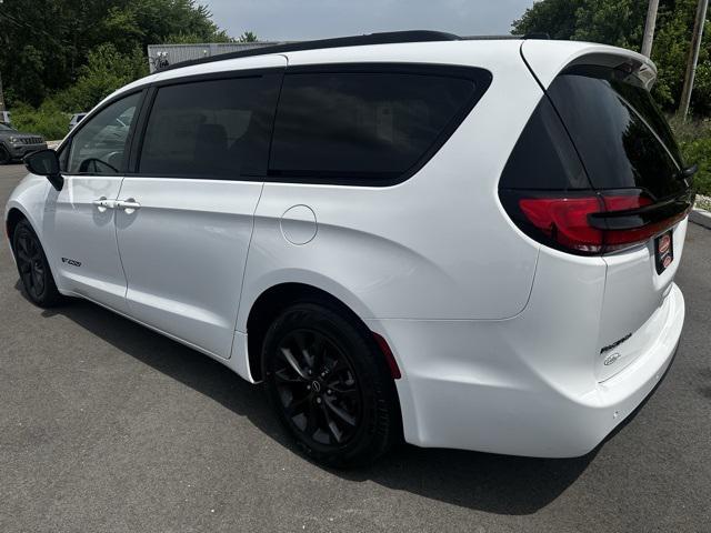 new 2025 Chrysler Pacifica car, priced at $46,565