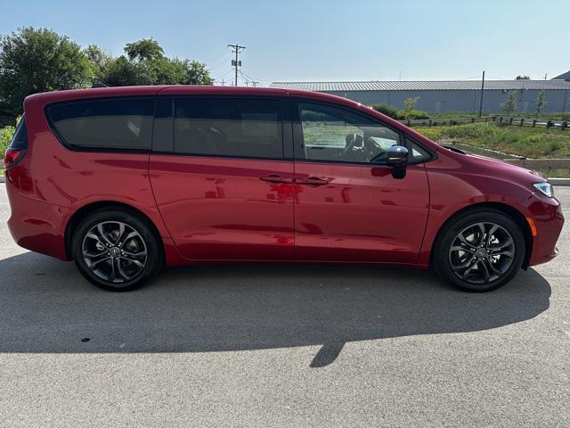 new 2026 Chrysler Pacifica car, priced at $46,179