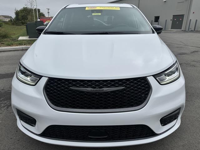 new 2026 Chrysler Pacifica car, priced at $44,913