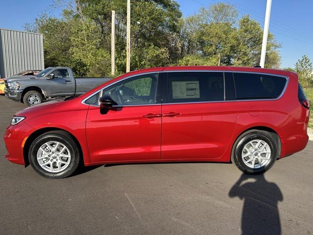 new 2025 Chrysler Pacifica car, priced at $43,196