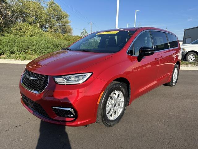 new 2025 Chrysler Pacifica car, priced at $43,196