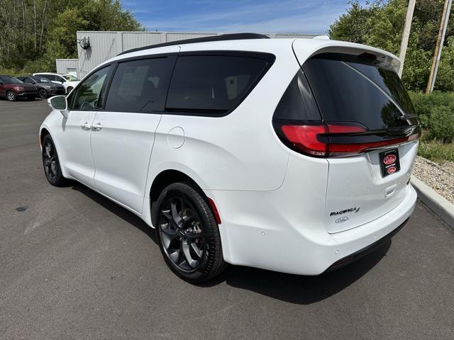 used 2022 Chrysler Pacifica car, priced at $39,000