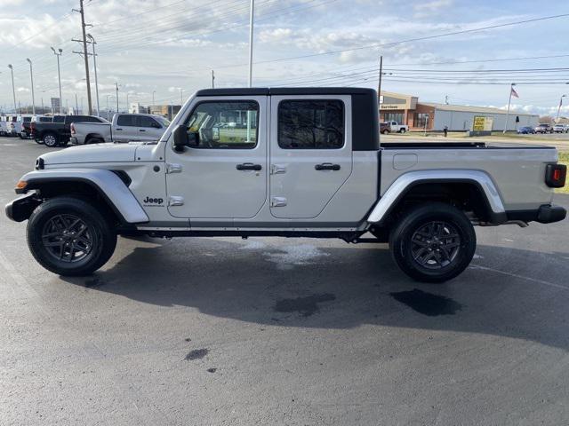 new 2024 Jeep Gladiator car, priced at $41,422