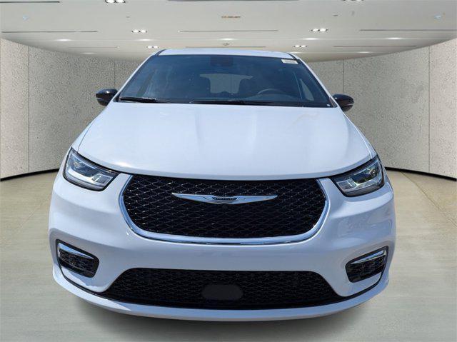 new 2025 Chrysler Pacifica car, priced at $39,700