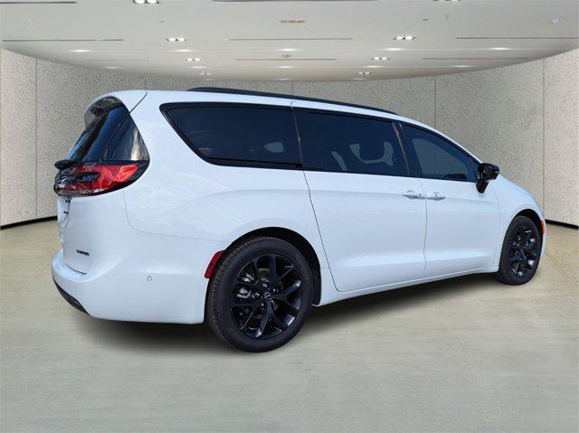 new 2025 Chrysler Pacifica car, priced at $45,892