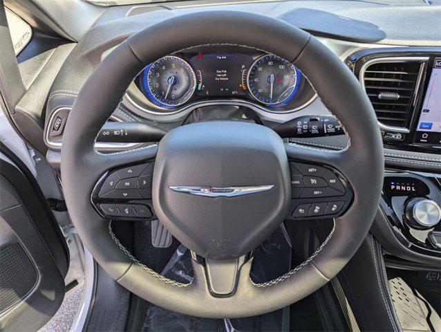 new 2025 Chrysler Pacifica car, priced at $45,892