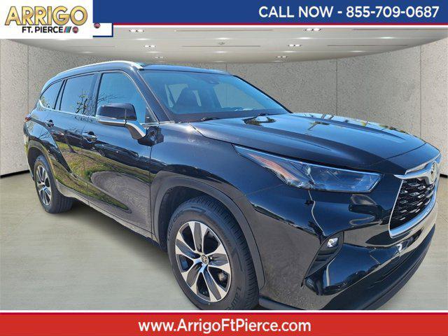 used 2022 Toyota Highlander car, priced at $32,692