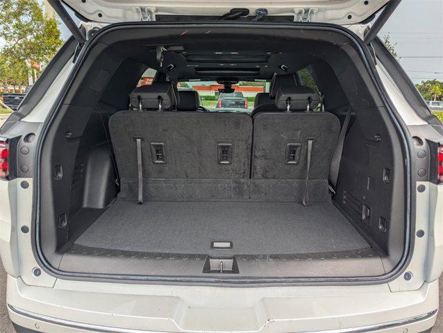 used 2022 Chevrolet Traverse car, priced at $31,464