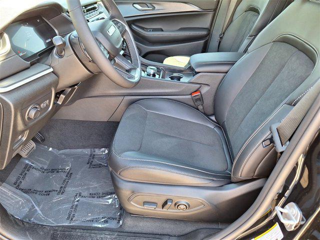 new 2025 Jeep Grand Cherokee car, priced at $37,819