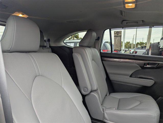 used 2023 Toyota Highlander car, priced at $35,984