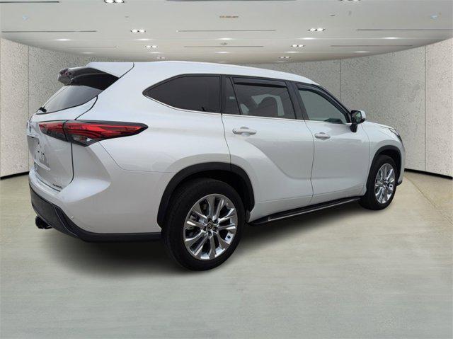 used 2023 Toyota Highlander car, priced at $36,992