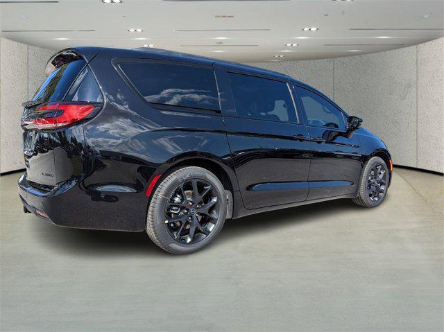 new 2025 Chrysler Pacifica car, priced at $50,141