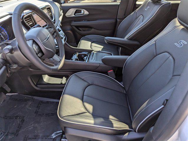 new 2025 Chrysler Pacifica car, priced at $45,892