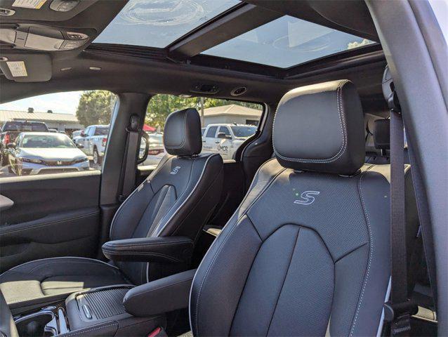 new 2025 Chrysler Pacifica car, priced at $45,892