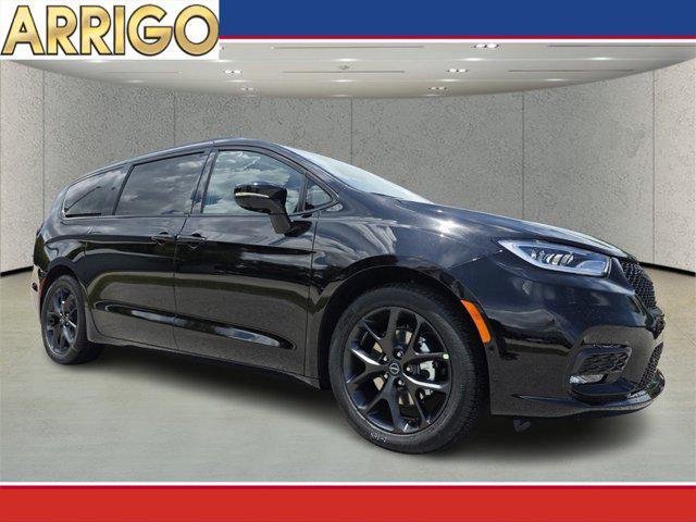 new 2025 Chrysler Pacifica car, priced at $46,240