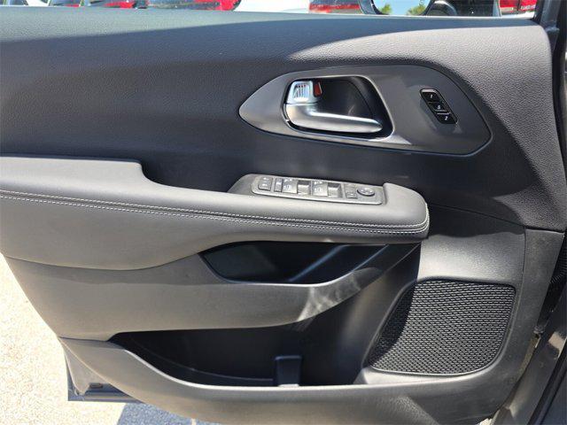 new 2025 Chrysler Pacifica car, priced at $38,905