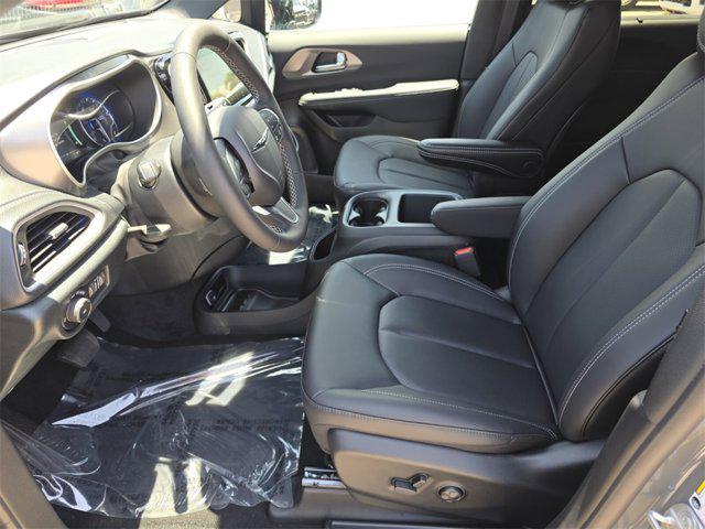new 2025 Chrysler Pacifica car, priced at $38,905