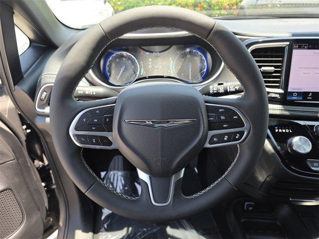 new 2025 Chrysler Pacifica car, priced at $38,905