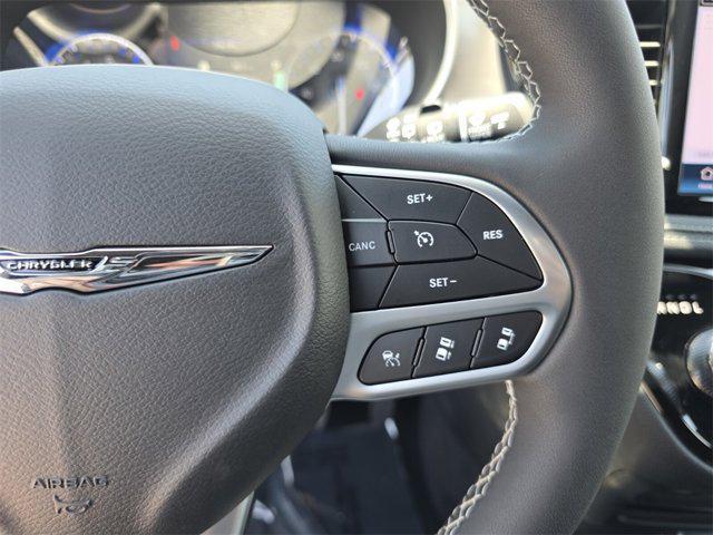 new 2025 Chrysler Pacifica car, priced at $38,905