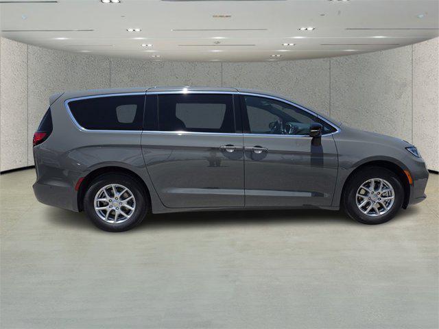 new 2025 Chrysler Pacifica car, priced at $38,905
