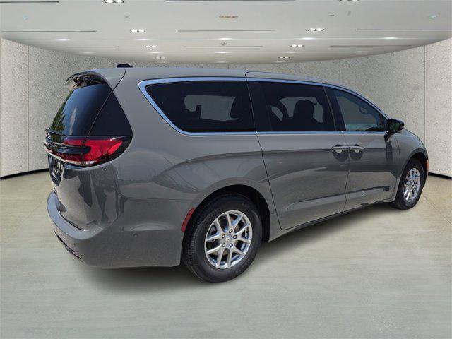 new 2025 Chrysler Pacifica car, priced at $38,905