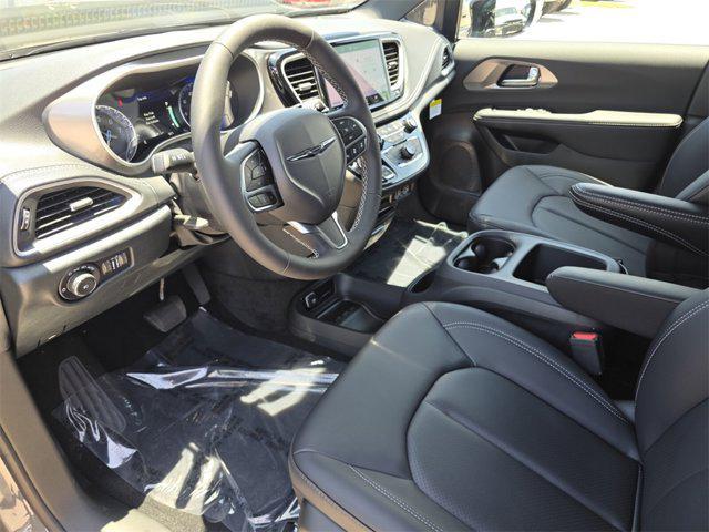 new 2025 Chrysler Pacifica car, priced at $38,905