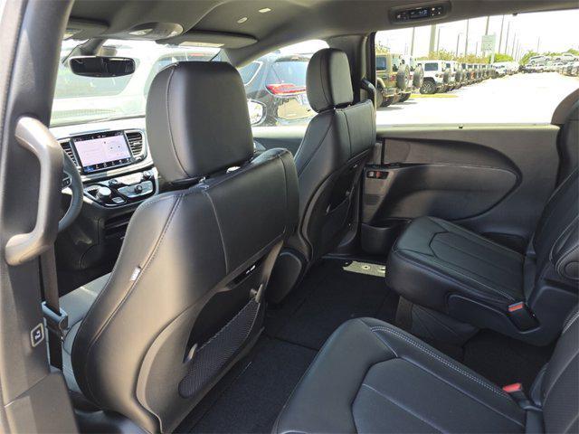 new 2025 Chrysler Pacifica car, priced at $38,905