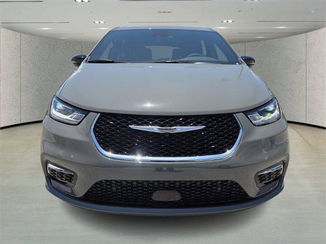 new 2025 Chrysler Pacifica car, priced at $38,905
